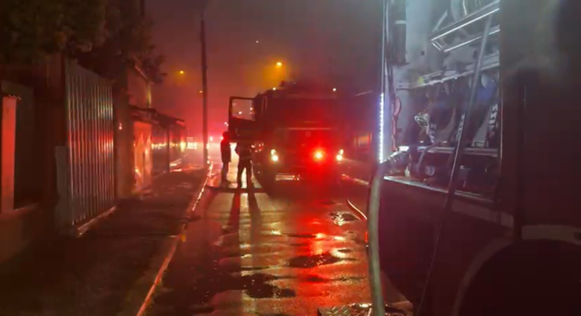 Incendiu de mari dimensiuni in Capital Autoritatile au emis mesaj Ro Alert