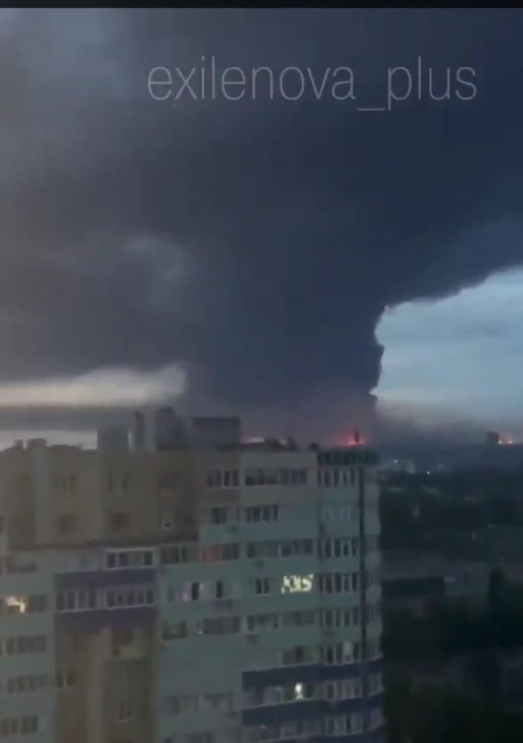 Incendiu de mari proportii dupa ce dronele ucrainene ar fi atacat o rafinarie rusa din Ryazan