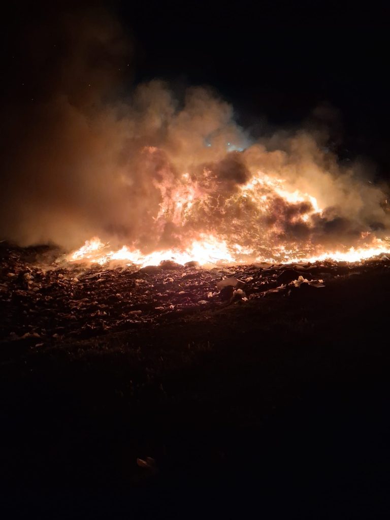 Incendiu la depozitul de descuri din Oradea Peste 20 de pompieri au intervenit