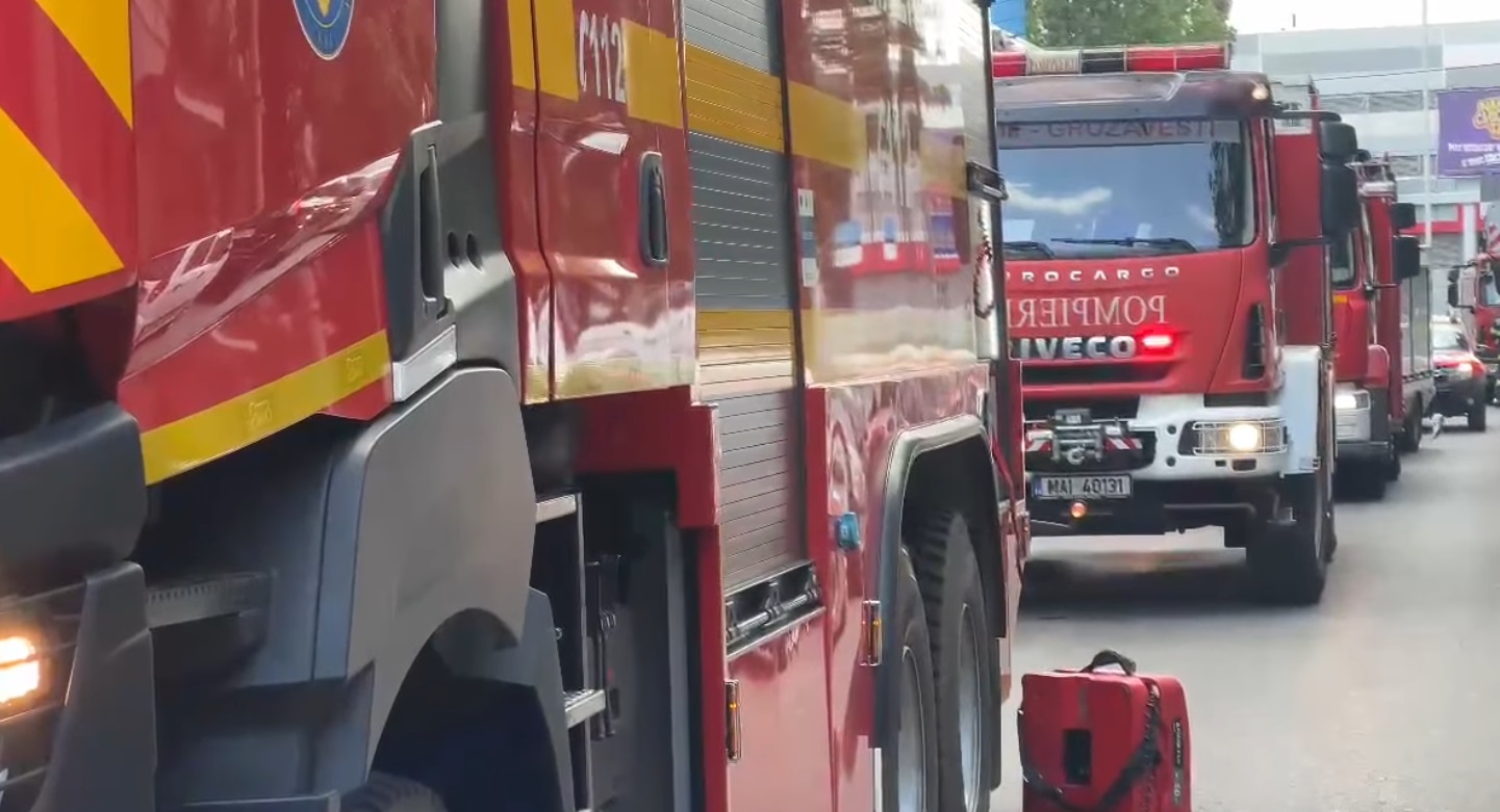 Incendiu la o sauna din Iasi Pompierii intervin pentru a preveni extinderea flacarilor catrea o cabana turistica