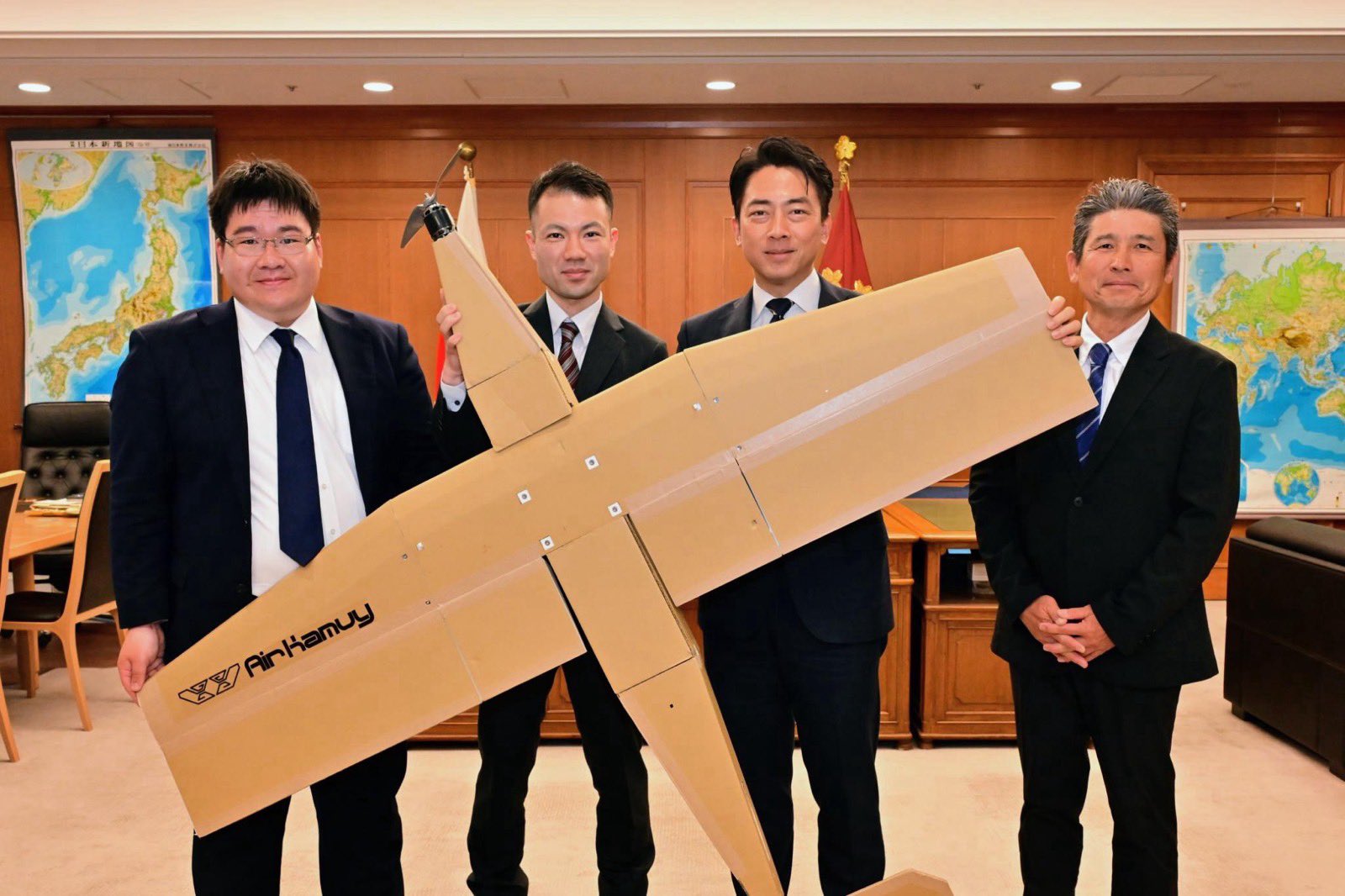 Japonezii au dezvoltat o drona de razboi din carton pliabila si care poate fi assemblata in doar cinci minute