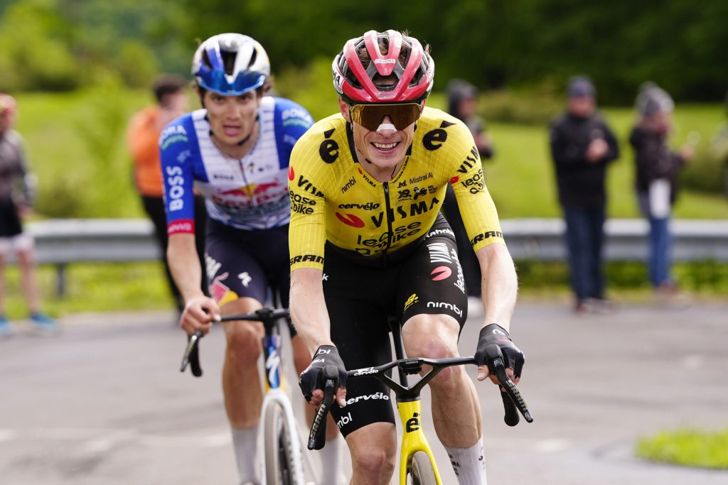 Jonas Vingegaard castiga etapa a 14 a in solitar si preia tricoul roz la Giro