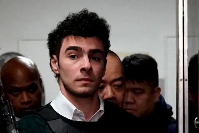 Luigi Mangione revine in instanta Probele gasite in rucsac ar putea afecta desfasurarea procesului in cazul uciderii CEO ului UnitedHealthcare