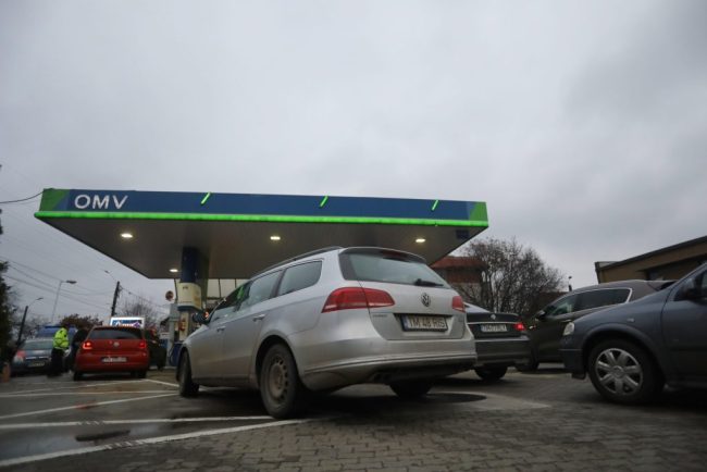 Motorina mai costisitoare pe drumul spre mare soferii platesc mai mult pe Autostrada Soarelui comparativ cu alte orase din tara
