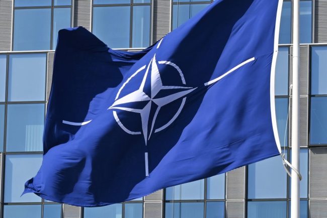 NATO va pune presiuni asupra companiilor europene de armament pentru a spori investitiile si productia