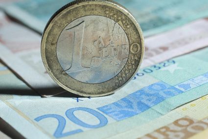 Nazare afirmă că aprecierea euro se datorează moțiunii de cenzură. „Efectele nu sunt excluse…”