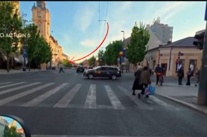 Nepăsare sau inconștiență: Un motociclist din Cluj a surprins pietonii care încalcă regulile de circulație. „Ceva nu e în regulă”