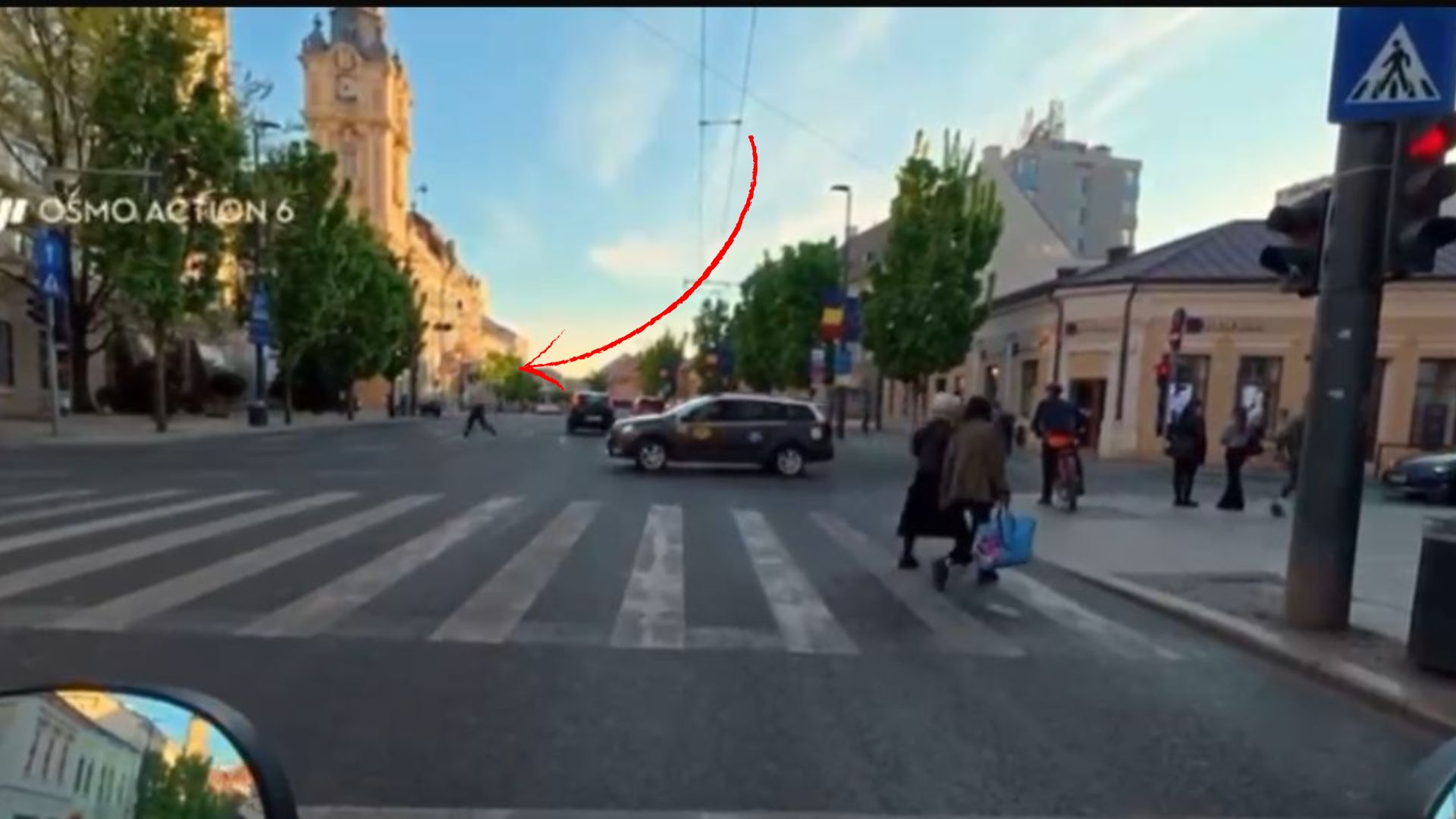 Nepasare sau inconstienta Un motociclist din Cluj a surprins pietonii care incalca regulile de circulatie Ceva nu e in regula