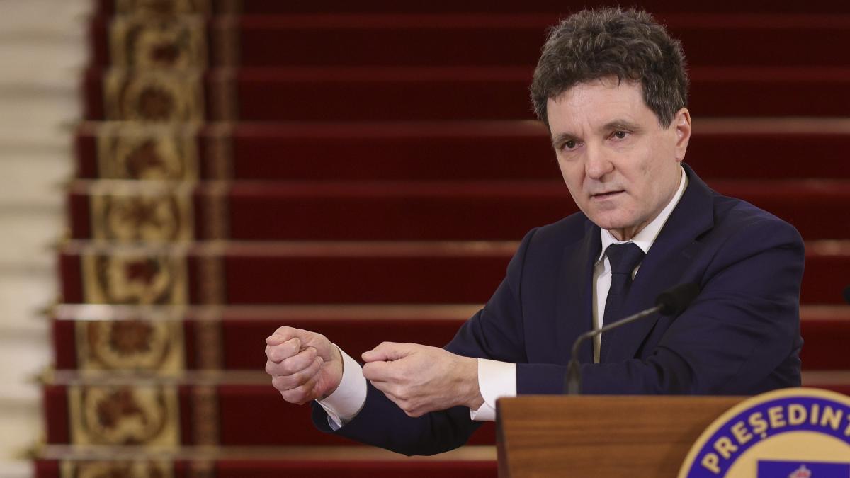 Nicuser Dan a contestat la CCR legea care dubla cota de ursi care pot fi vanati de la 400 la