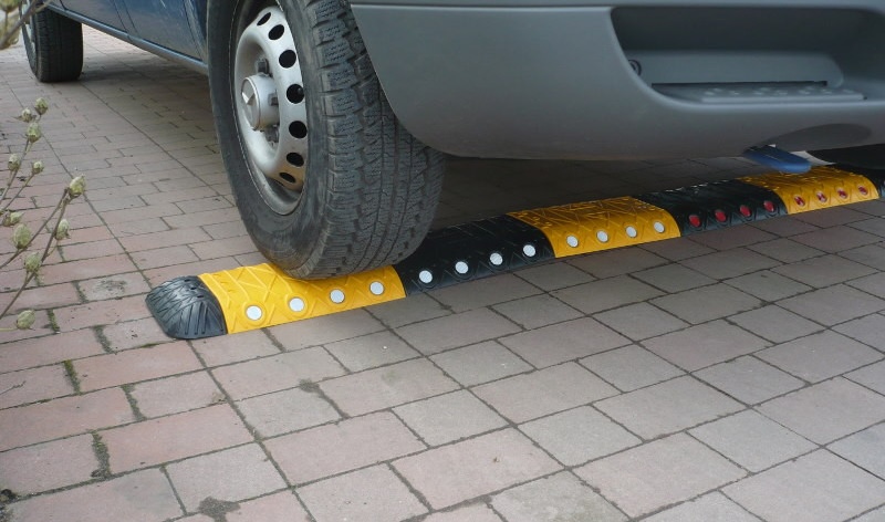 O strada din Cluj a devenit un cosmar pentru locuitori din cauza vitezei excesive Cu o fractiune de secunda s a evitat o coliziune frontala
