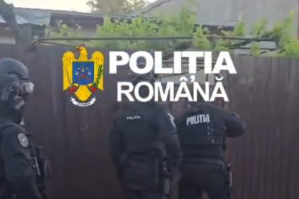 Percheziții în București și trei județe după atacul asupra „Măcelarului lui Bebino”. Polițiștii au confiscat arme și obiecte contondente.