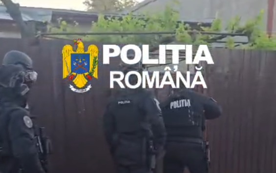 Perchezitii in Bucuresti si trei judete dupa atacul asupra Macelarului lui Bebino Politistii au confiscat arme si obiecte contondente