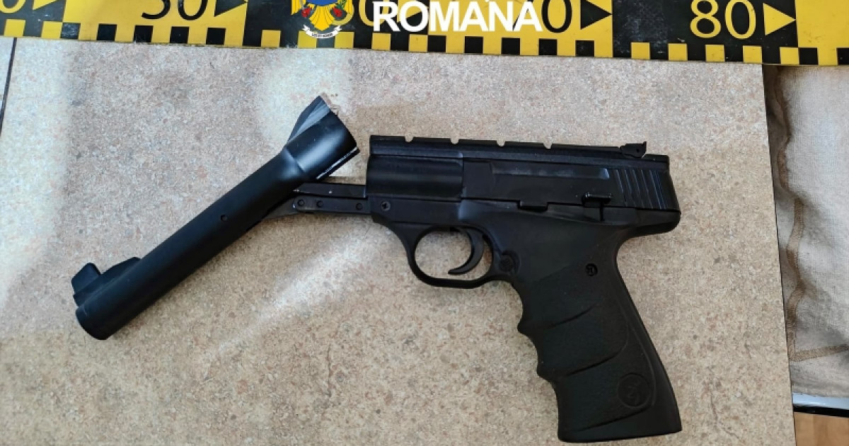 Peste 40 de perchezitii in 22 de judete intr un caz legat de achizitionarea ilegala online de arme din Ungaria