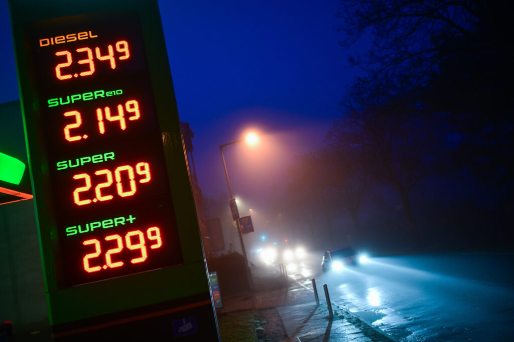 Politico Europa nu stie cat combustibil are CE propune un Observator pentru produsele petroliere