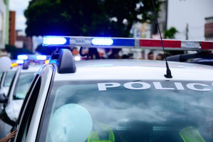 Polițist din Galați găsit mort în mașina de serviciu, cu o rană prin împușcare la cap.