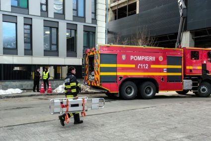 Pompierii au fost activi pe parcursul întregului weekend! Au desfășurat peste 4.700 de misiuni și au salvat 32 de persoane din incendii și accidente rutiere.