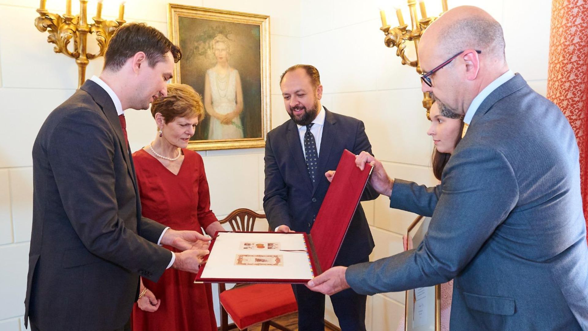 Posta Romana a fost desemnata furnizor al Casei Regale a Romniei dupa 163 de ani de activitate