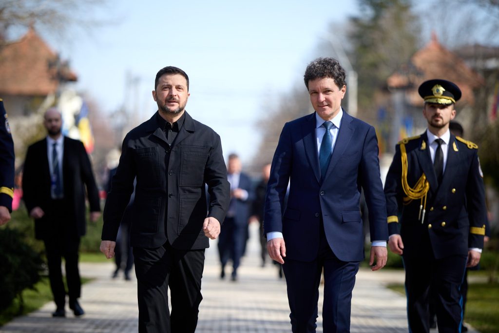 Presa maghiara Bucurestiul a demarat o competitie intensa in domeniul inarmarii