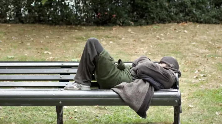 Probleme in Parcul Central din Cluj Napoca Cetatenii cer ajutorul Politiei Locale S au instalate acolo
