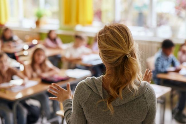 Profesorii cu o vechime mai mare de 25 de ani ar putea beneficia de o norma reduse impactul asupra bugetului va fi de 1 miliard