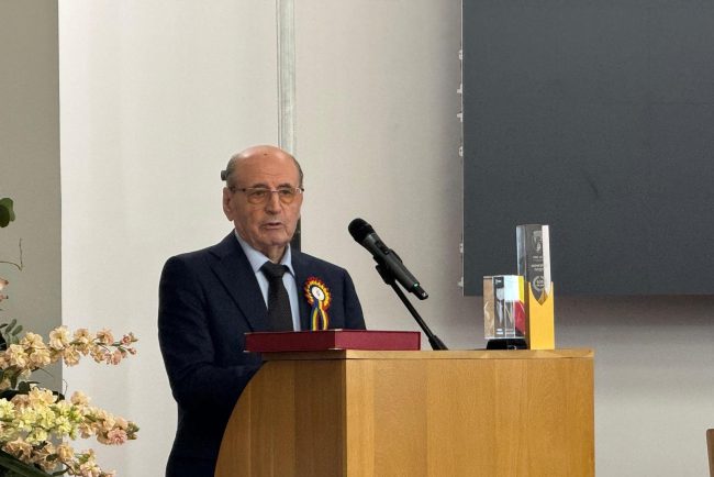 Profesorul Dumitru Constantin Dulcan a primit titlul de Cetatean de Onoare al municipiului Pitesti