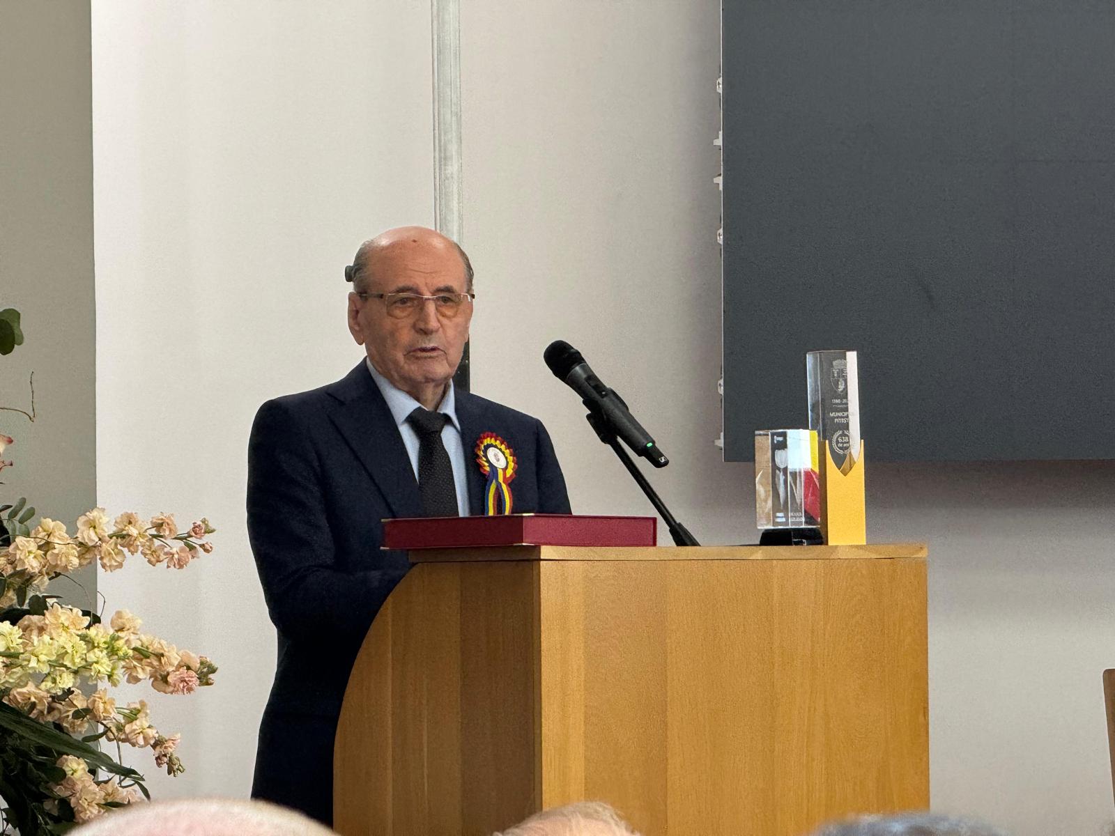 Profesorul Dumitru Constantin Dulcan a primit titlul de Cetatean de Onoare al municipiului Pitesti