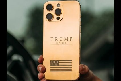 Scenariul telefoanelor de aur ale lui Trump: Peste o jumătate de milion de americani au făcut comenzi, dar de un an nu a fost livrat niciun telefon.