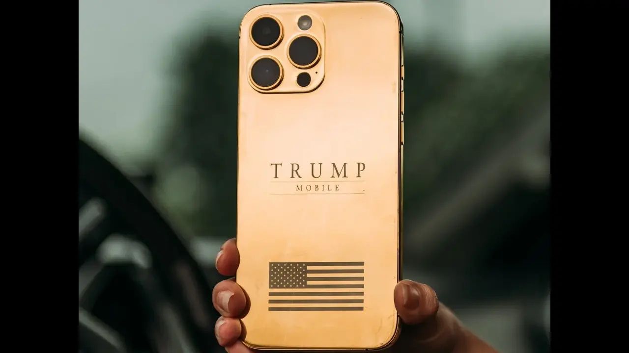 Scenariul telefoanelor de aur ale lui Trump Peste o jumatate de milion de americani au facut comenzi dar de un an nu a fost livrat niciun telefon