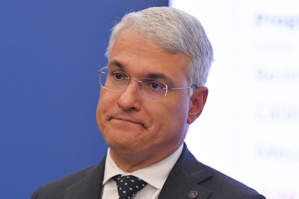 Sindicatele Politistilor cer demisia lui Pislaru Nu stie legislatia sau amesteca lucrurile in mod subversiv