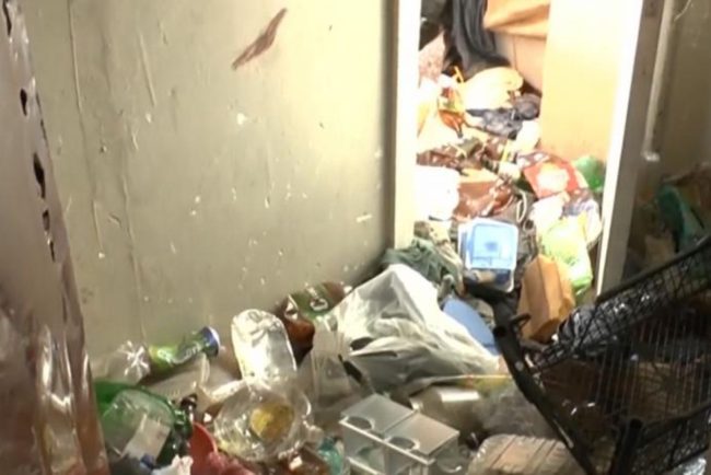 Situaie incredibil ntr un bloc din Cluj Locatarii cer ajutor urgent deoarece un apartament a devenit un focar de infecie insuportabil