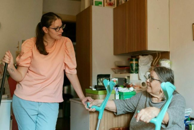 Statut european al ingrijitorilor Pensii si concedii pentru cei care au grija de membri ai familiei