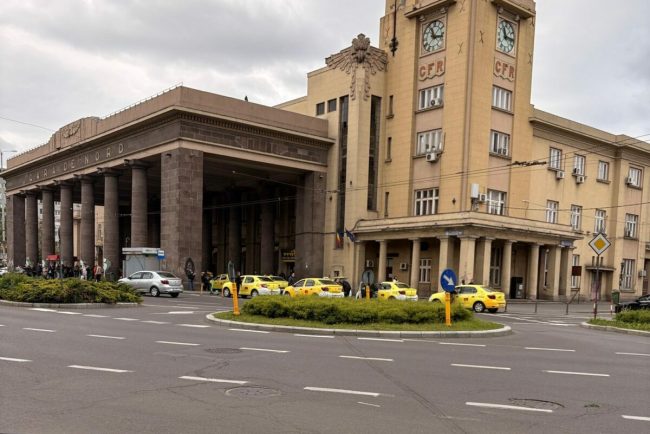 Taximetristii de la Gara de Nord verificati de Politia Locala Baiatule te duc cu 150 de lei