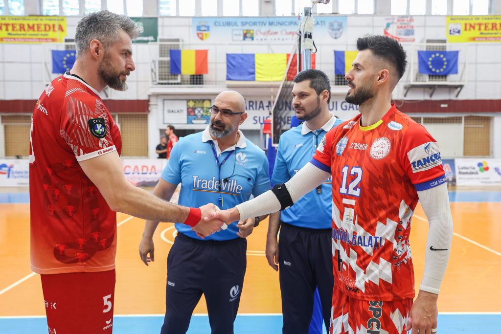 Titlul la volei masculin va fi decis vineri in Capitala Dinamo si Arcada se confrunta in meciul decisiv al finalei