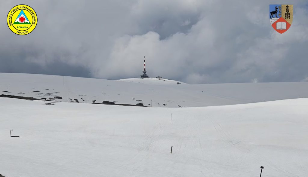 Traseele turistice din Platoul Bucegi inchise din cauza conditiilor meteorologice Se prognozeaza ploi ninsori si viscol