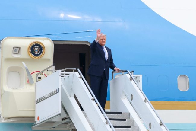 Trump acuzat ca a vandut actiuni la companii cu care administratia sa avea contracte Eric Trump neaga acuzatiile Sunt false
