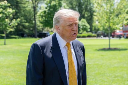 Trump și-a pierdut răbdarea față de Iran. Prețul petrolului a trecut de 107 dolari pe baril.