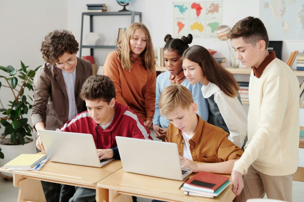 UE si Ucraina isi intaresc colaborarea in domeniul educatiei si lanseaza noi proiecte pentru elevi si studenti