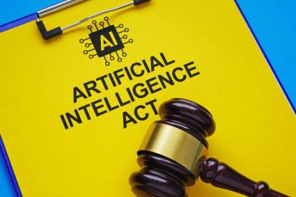 UE transformă fundamental cea mai stringentă lege referitoare la inteligența artificială din lume. Ce schimbări vor interveni pentru companii și utilizatori?