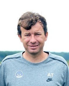 UEFA l-a suspendat pe viață pe antrenorul care filma sportivii cu camere ascunse. Ce s-a descoperit în acest caz.