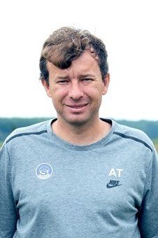 UEFA l a suspendat pe viata pe antrenorul care filma sportivii cu camere ascunse Ce s a descoperit in acest caz