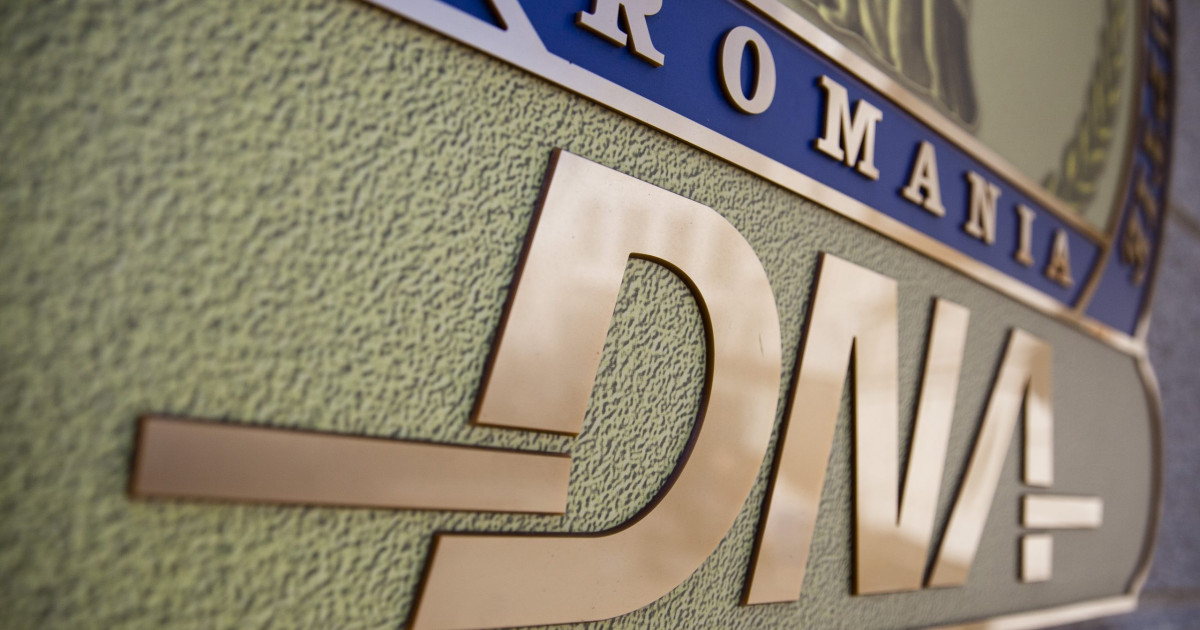 Un comisar sef din Politia Sectorului 3 a fost suprins in flagrant primind o mita de 50000 de lei DNA