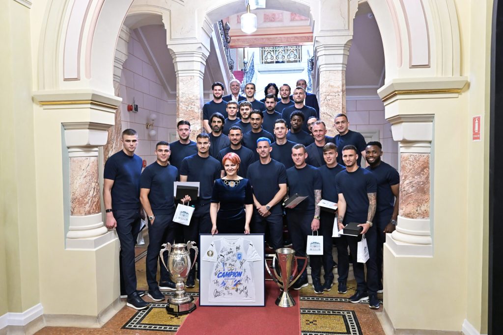 Universitatea Craiova premiata de primarie dupa sezonul in care a castigat titlul si Cupa Romaniei
