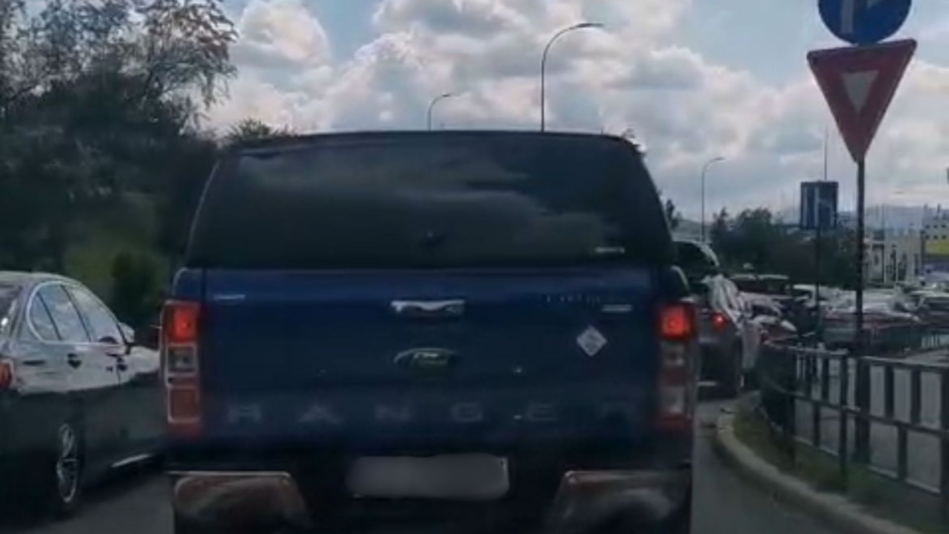 VIDEO Cosmar in trafic spre Florest chiar si duminica Coloane fara sfarsit de masini pe ruta Cluj Florest din cauza lucrarilor