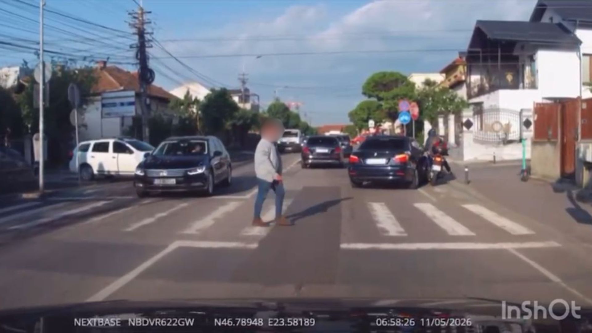 VIDEO Motociclist din Cluj ranit dupa ce un sofer i a taiat brusc calea fara sa se asigure Totul s a petrecut intr o secunda