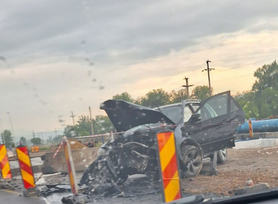 accident in aceasta dimineata langa vivo cluj un bmw a lovit un parapet de beton in zona lucrarilor cinci persoane ranite