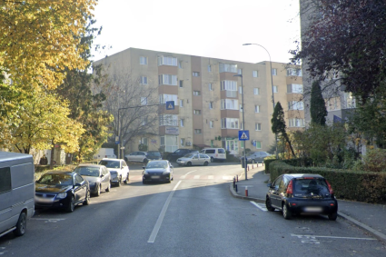 Capcană pentru pietoni pe o stradă din Cluj! Trecerea de pietoni recent renovată este acum inaccesibilă pentru cărucioare și persoanele cu dizabilități.