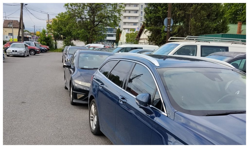 haos intr o parcare din cluj napoca patru soferi au blocat complet accesul pentru masini