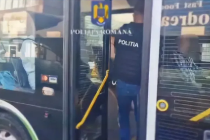 Jaf ca în filme în Cluj-Napoca! Un bărbat, agresat și jefuit de 20.000 de lei după ce a coborât din autobuz, a fost urmărit. Hoțul a fost prins.