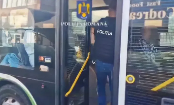 jaf ca in filme in cluj napoca un barbat agresat si jefuit de 20000 de lei dupa ce a coborat din autobuz a fost urmarit hotul a fost prins