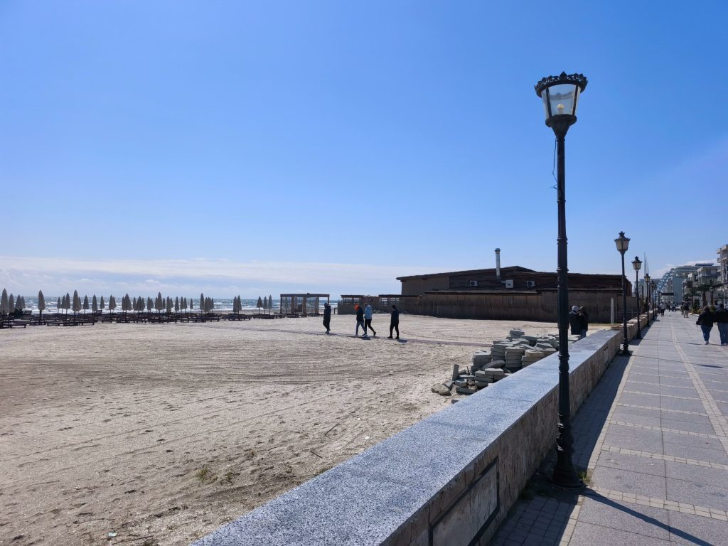 minivacanta de 1 mai la mare cum este atmosfera pe plaja din mamaia si care sunt preturile pentru un mic dejun